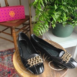 Tory Burch Hana style Gold Chain detail Black Leather Flat